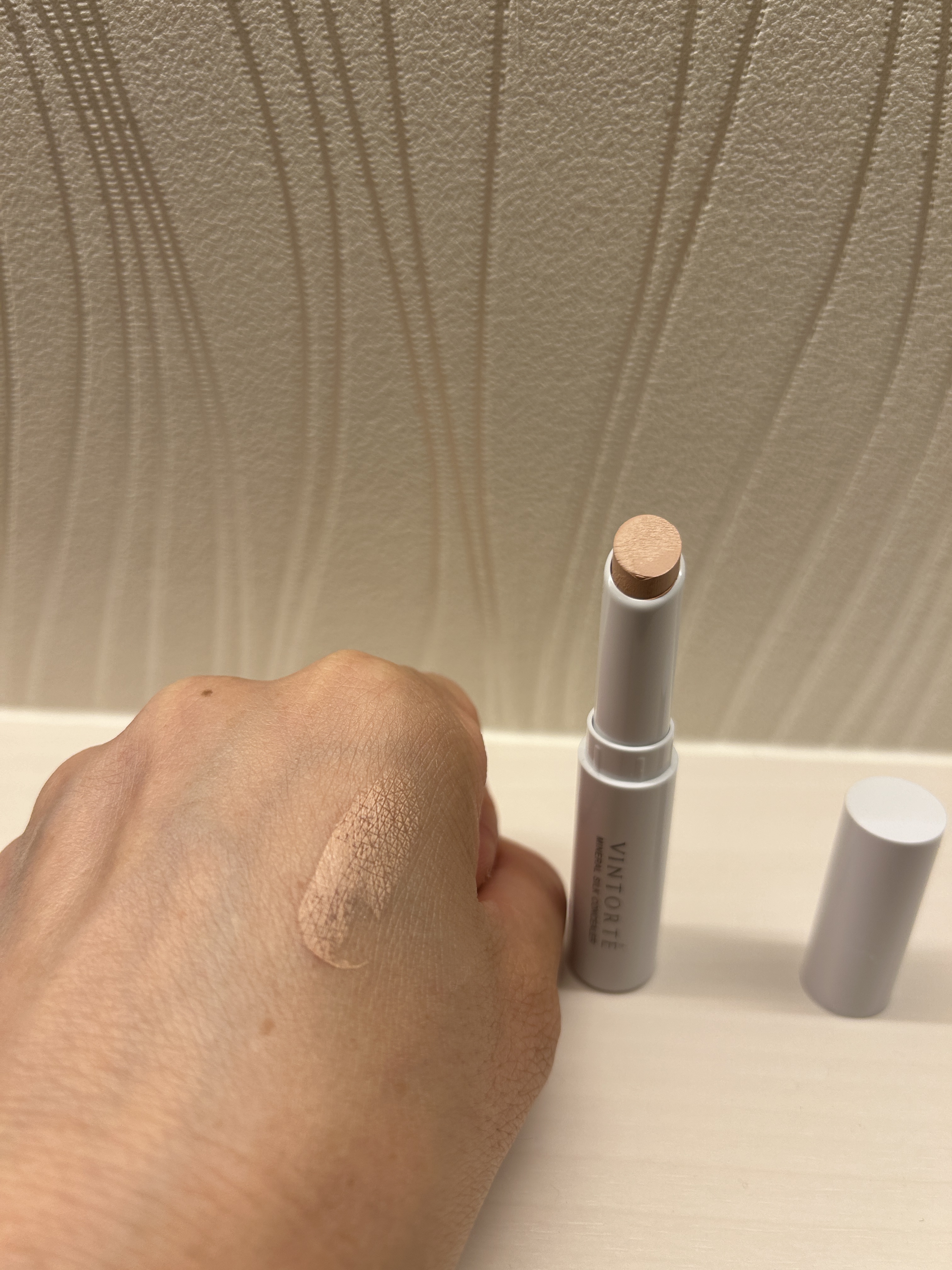 ミネラルシルクコンシーラー/ヴァントルテ/スティックコンシーラーを使ったクチコミ（2枚目）