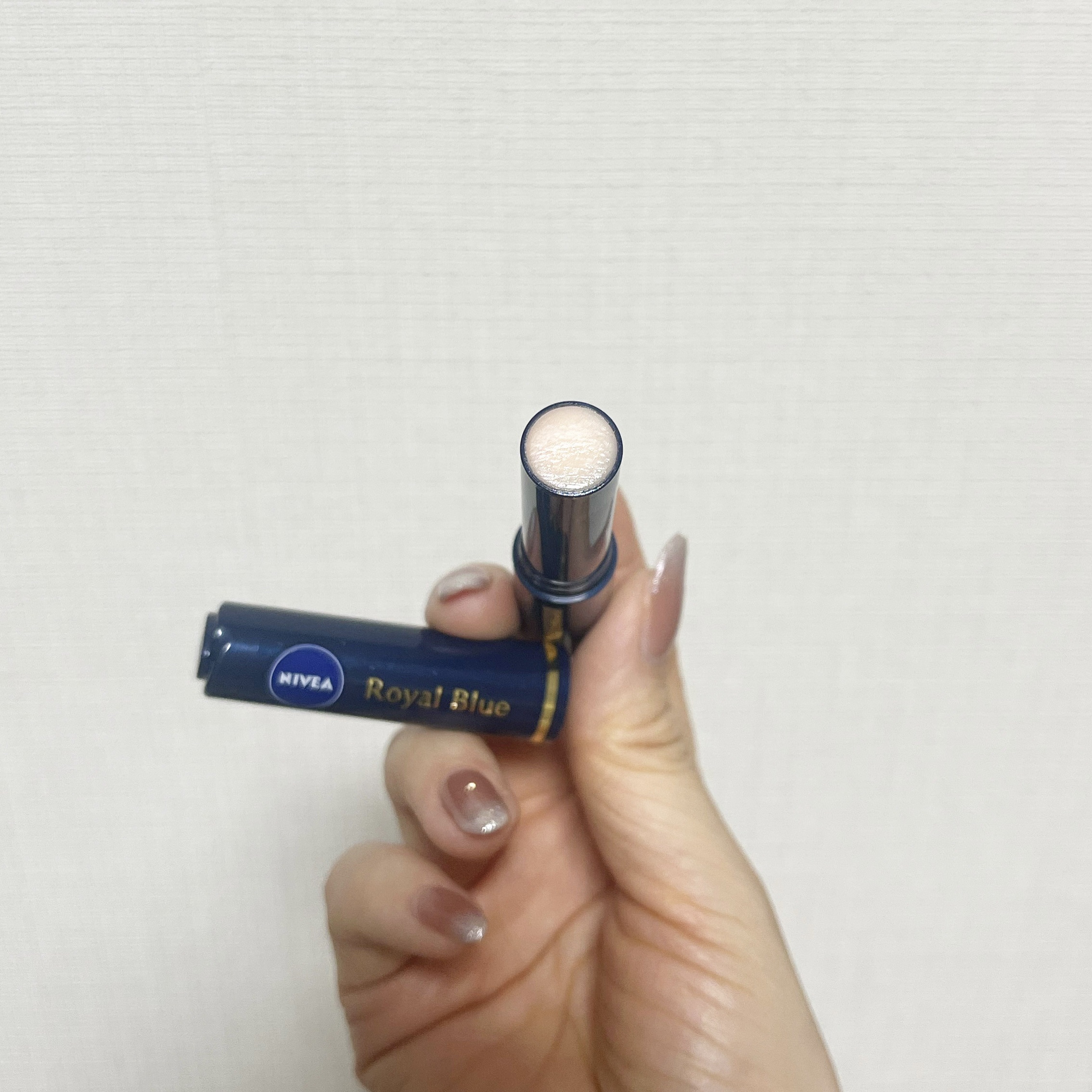 ニベア ロイヤルブルーリップ しっとりなめらかタイプ/ニベア/リップクリームを使ったクチコミ（2枚目）