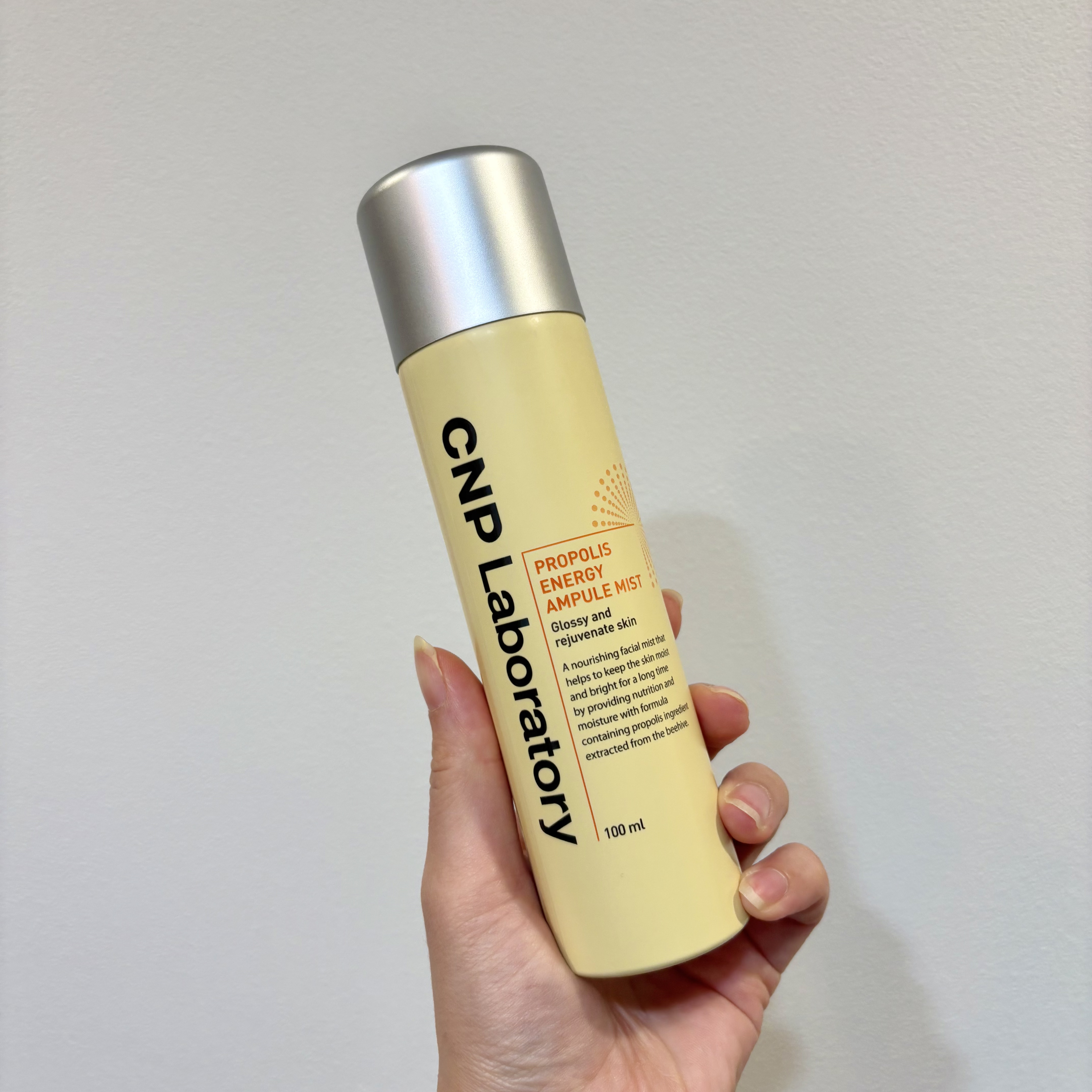 CNP Laboratory
プロP ミスト

プロポリス配合の化粧水ミスト！

お風呂あがりにシューっとするだけで
すぐ保湿できるよ！

ミストが細かいからメイクの上からでも使える◎

すぐなくなっちゃうところだけ
残念だけどそれがなけれ