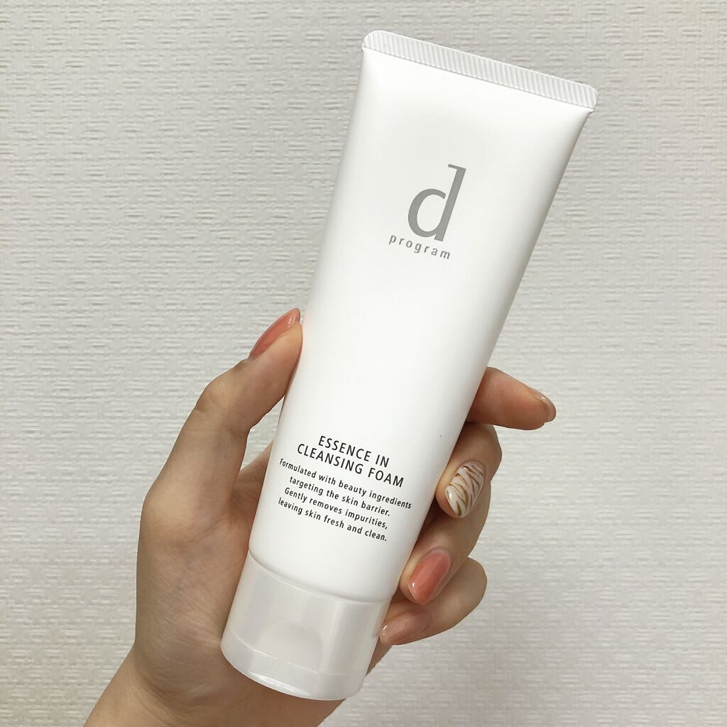 私今までの洗顔使ってきた中でこれが1位🏆😆


《dプログラム エッセンスイン クレンジングフォーム》

美容成分が入っててテクスチャーが硬めの洗顔！
しっとりとした洗い心地で洗い流した後は全く突っ張らないのでとても良かったです。
それ