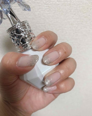 9月のマイネイル💅
サロンに行く時間とお金が勿体なくてもっぱらセルフでジェルネイルをしています。
（フットはポリッシュ👍）
セリア のジェルネイルが優秀です〜❣️
ミルキーベージュをベースに、シルバーの