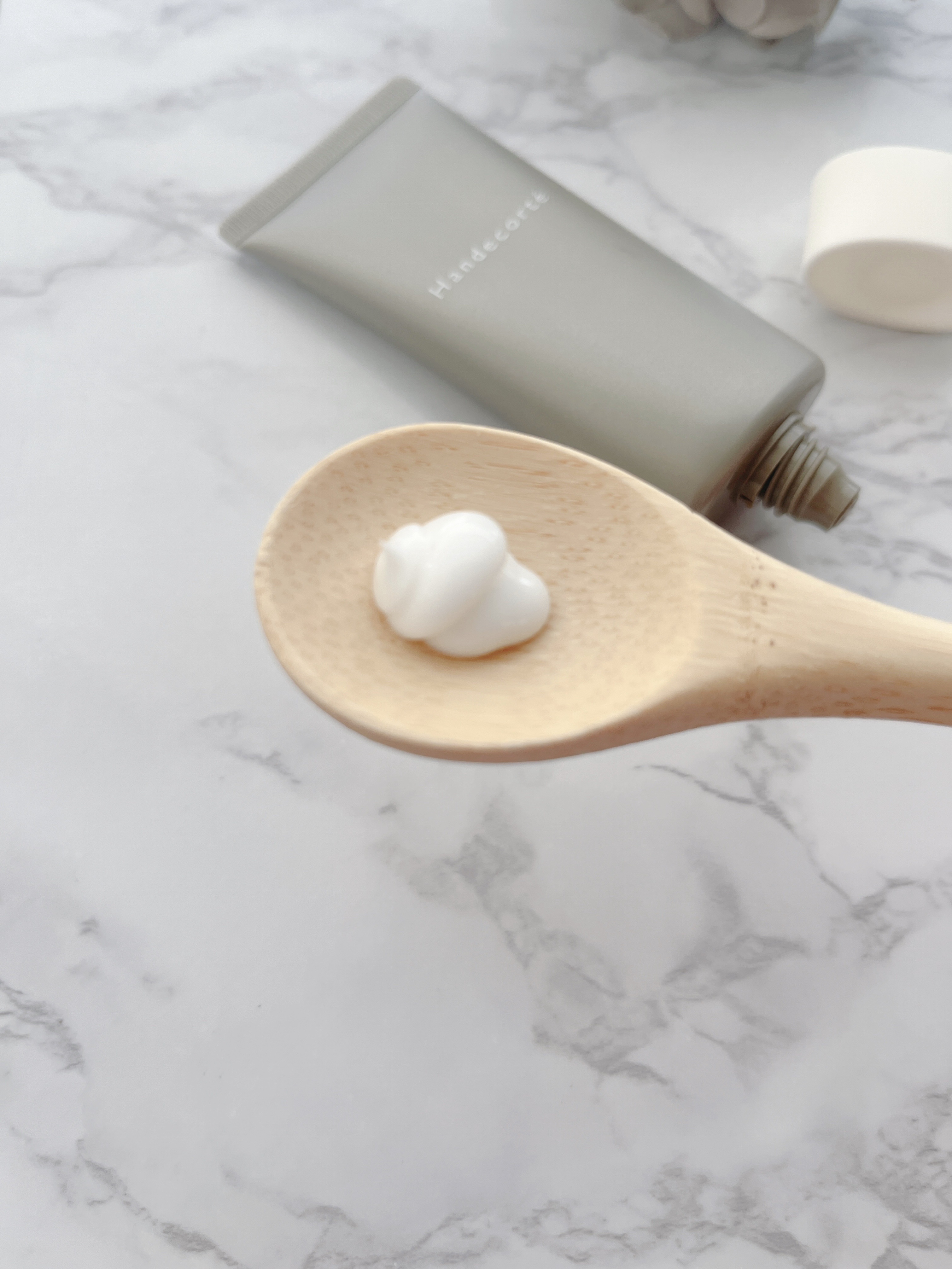 ハンデコルテ/キユートピア/ネック・デコルテケアを使ったクチコミ（2枚目）