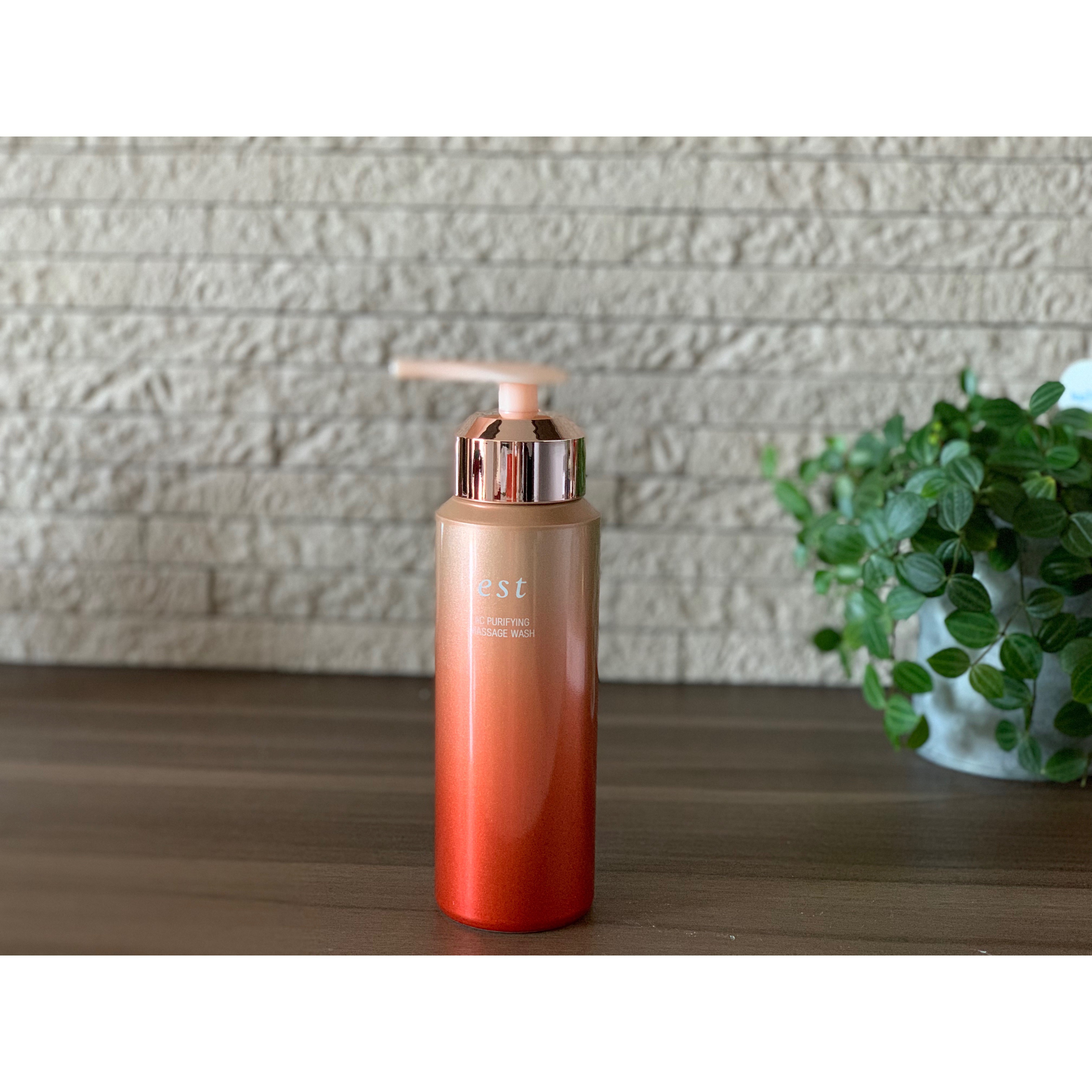 
エストの炭酸泡洗顔が2024年に13年ぶりの進化を遂げ、「エスト AC ピュリファイ マッサージウォッシュ」として2月9日に発売されるのに先立ち、発表会にご招待いただきました。

現行製品も愛用しているので、リニューアルは非常に嬉しい！
