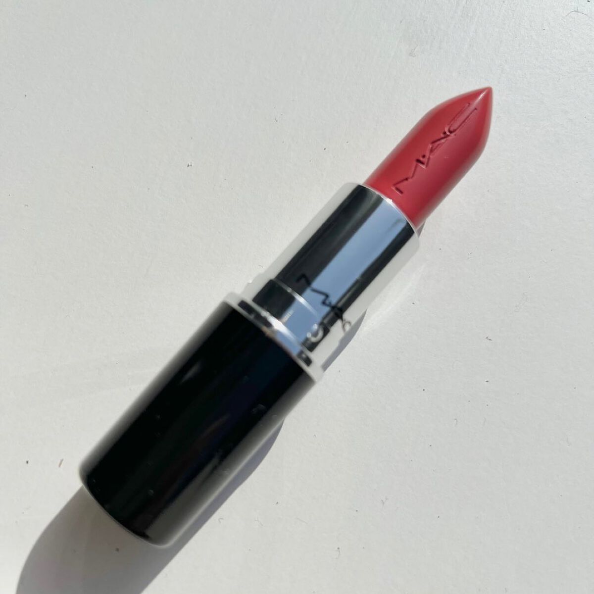 ラスターガラス リップスティック シー シアー(※既存色リニューアル)/M・A・C/口紅を使ったクチコミ（2枚目）