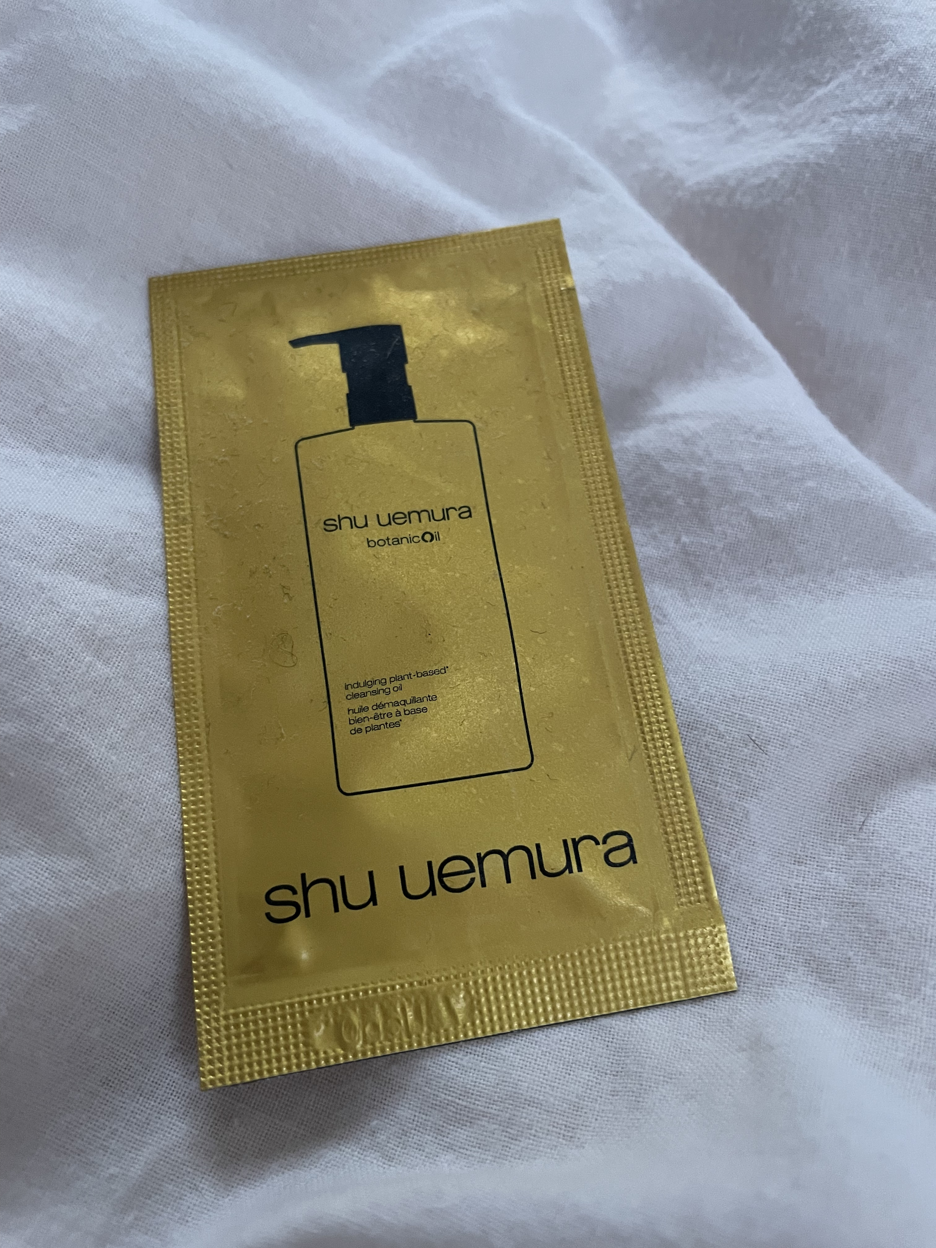 【shu uemuraボタニック クレンジング オイル】

連続でshu uemura
これもめちゃきれいに落ちる
前のやつとどっちがいいとかはないなあ