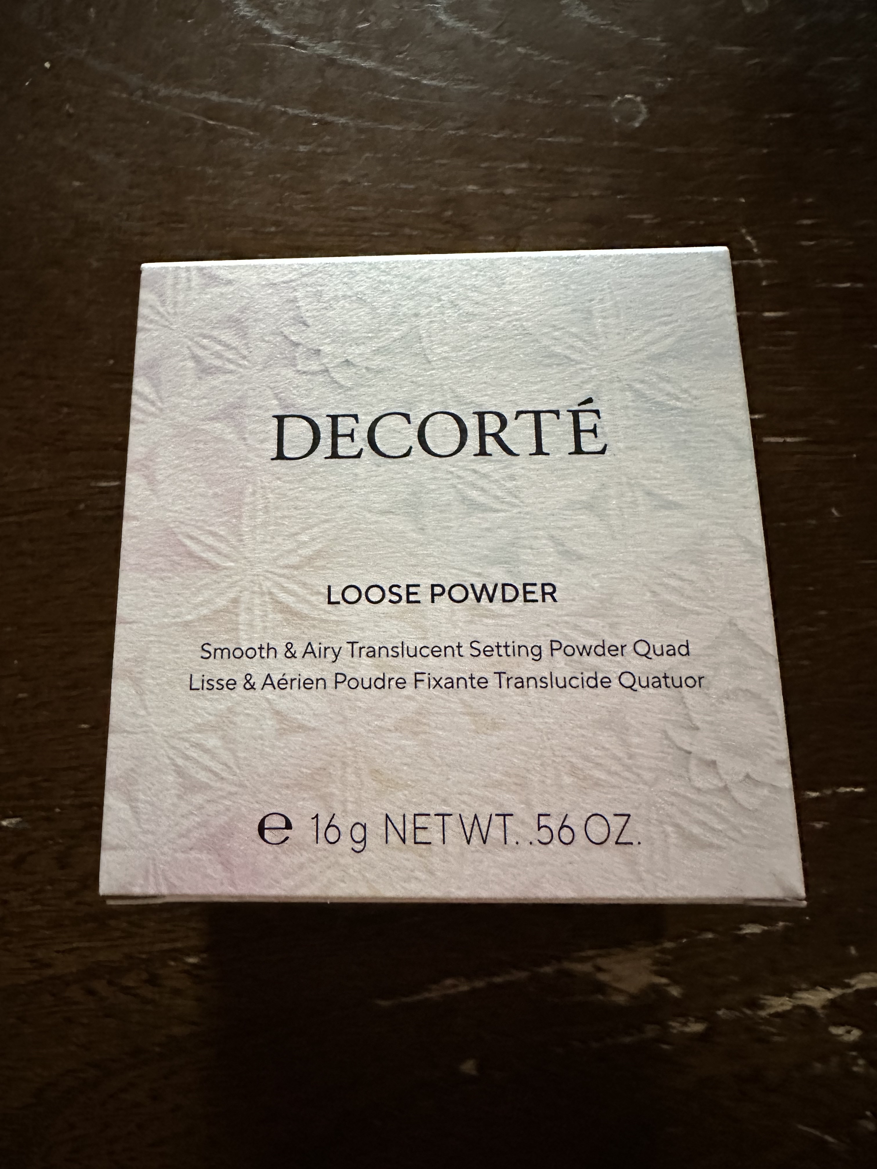 DECORTÉ　の　ルース パウダー　です。

お色は
101番　harmony veil

02番　lucent lilac


101番は16gと、他のお色とグラム数が違うそうです。
パフの替えも、サイズが違うそうなので101番用と伝え