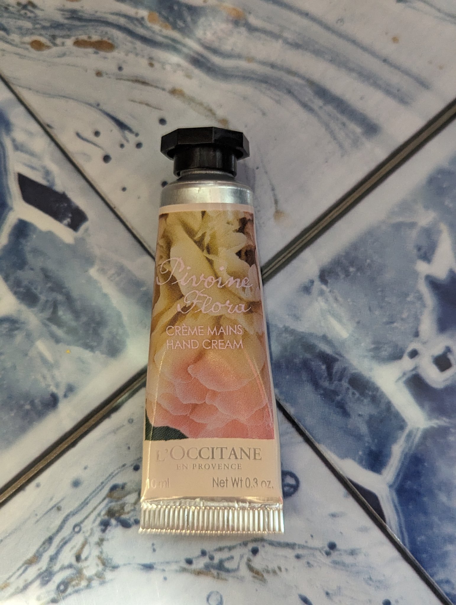 ピオニー フェアリーハンドクリーム/L'OCCITANE/ハンドクリームを使ったクチコミ（2枚目）