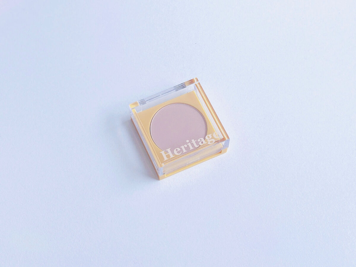 MERZY  ザ ヘリテージ チーク
color  BL1. ベビーナチュラル



ドンキで500円くらいで売っていたので買ってみました！

思ったよりも発色が良く、頬がぽっと色付きます💭

カラー展開は3色で、私は1番使いやすいベビー