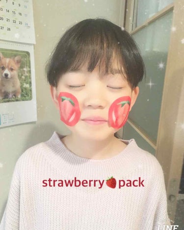 まなたん on LIPS 「このシートパックはいちご🍓の香りがして使い終わると肌がツルッツ..」（2枚目）