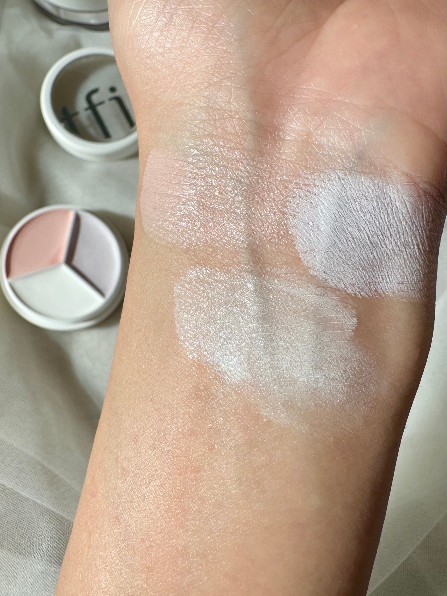 chia♥ on LIPS 「˗ˋ𝐓𝐅𝐈𝐓バズりコンシーラー新色ˊ˗カバーアッププロコンシー..」(3枚目)