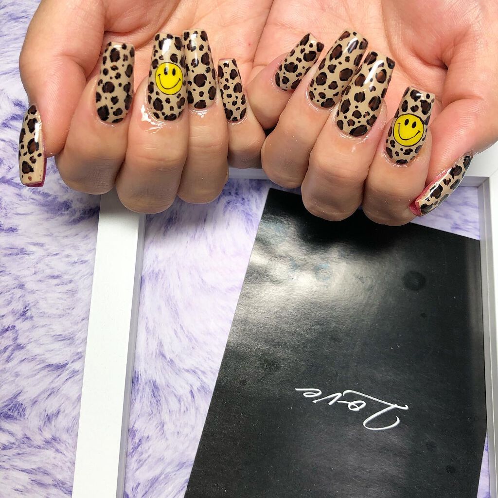 cst on LIPS 「#海外ネイル#総柄#にこちゃん#手書き#ネイル好きな人と繋がり..」(1枚目)