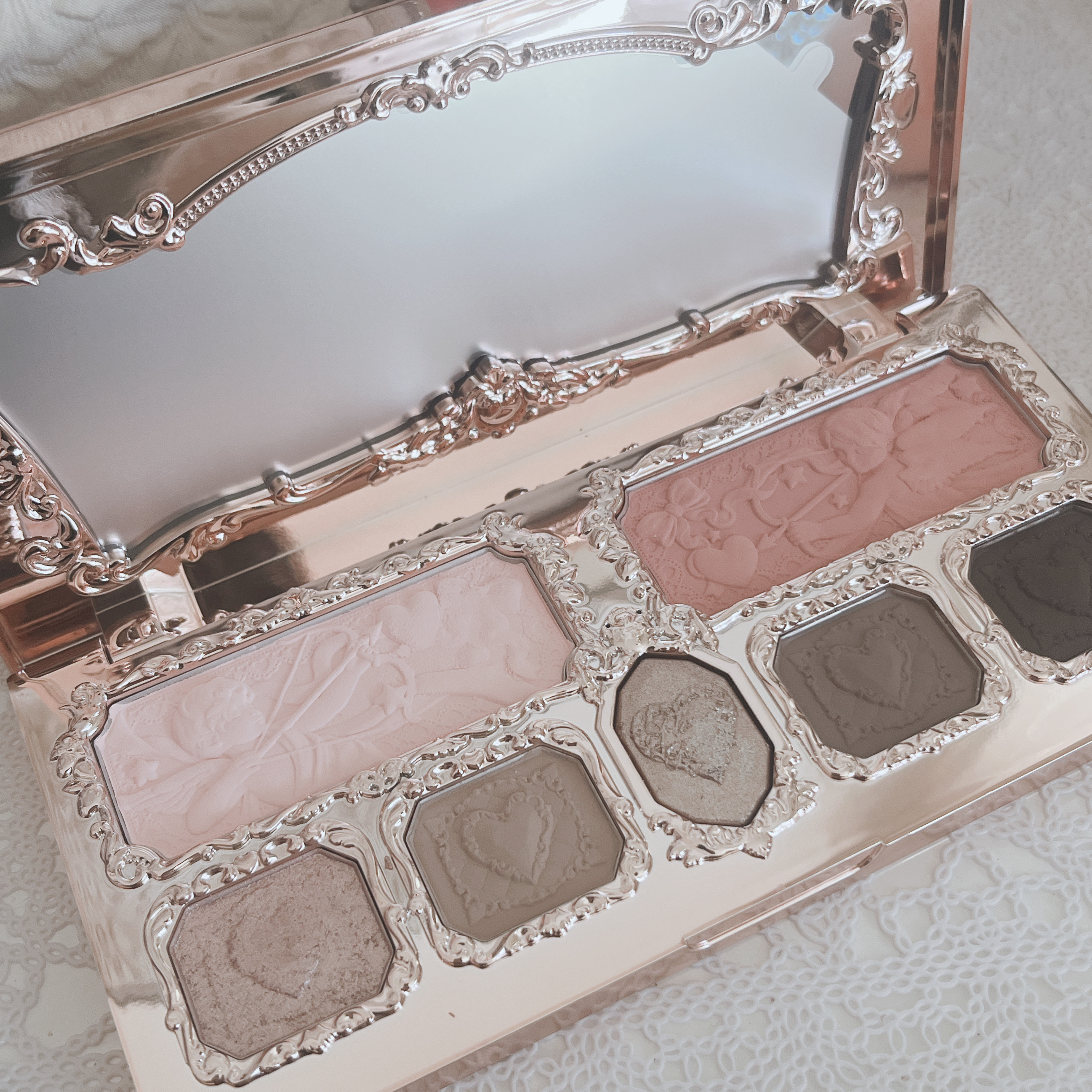 ストロベリーキューピッドコレクション メイクアップパレット/FlowerKnows/アイシャドウパレットを使ったクチコミ（2枚目）