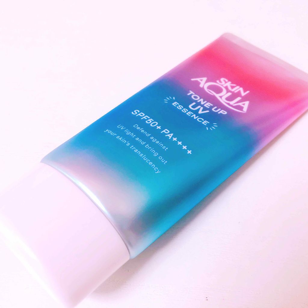 🐟スキンアクア トーンアップUVエッセンス

SNSで話題のカラーコントロール機能つきの全身に使える日焼け止め！！

気になって購入してみました！😳

つけてみた感じは、意外とするする伸びてくれて、保湿されているような感じもありました
