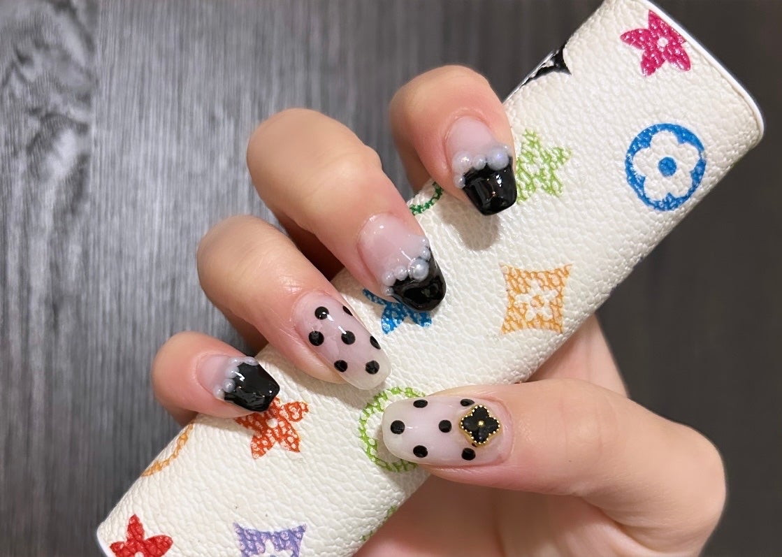 𝚁 𝚒 𝚔 𝚘 on LIPS 「selfnail💅🏻🩷(過去の)親指のパーツはSeriaで買え..」(1枚目)