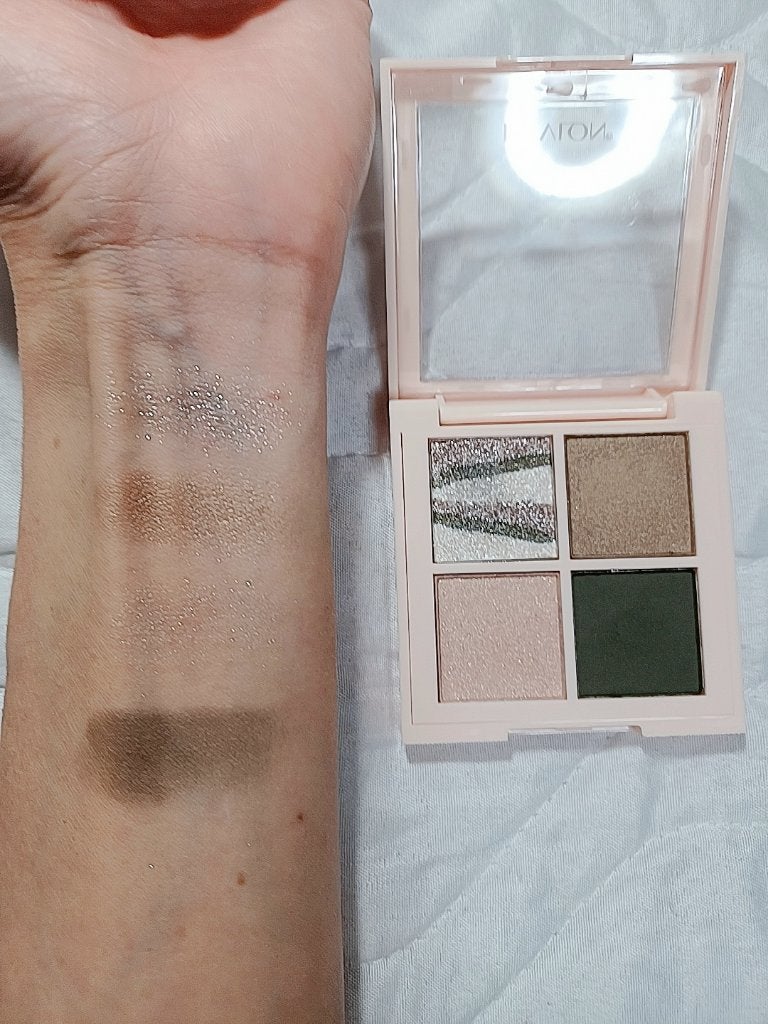 レブロン ダズル アイシャドウ クアッド/REVLON/アイシャドウパレットを使ったクチコミ(4枚目)