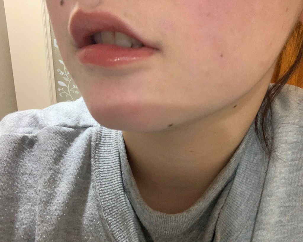 ラスティンググロスリップ/CEZANNE/口紅を使ったクチコミ(3枚目)