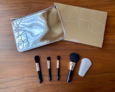 NARS ミニブラシセットのクチコミ「〈NARS〉
  ·ミニブラシセット（限定）

こちらは昨年2020年のNARSのHOLIDA.....」（1枚目）