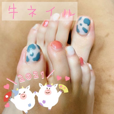 今年初めてのフットネイル🦶🏻
他のLIPSユーザーの皆さんが
やってて気になっていた！！
牛ネイルをやってみました🐄
牛柄どうやって描くのかな？
大丈夫かな？と思いテキトー
に描いてみたらいい感じに🥛
