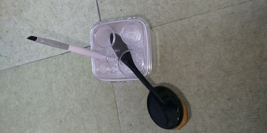 ブラシクリーナースタンド/セリア/その他化粧小物を使ったクチコミ(2枚目)