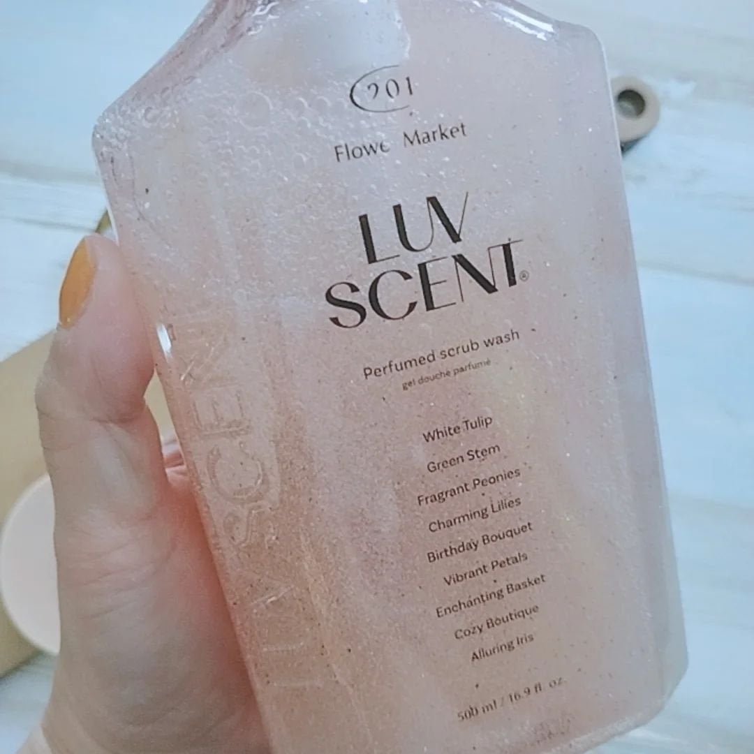 スクラブボディウォッシュ フラワーマーケット ホワイトチューリップ/LUV SCENT/ボディスクラブを使ったクチコミ(2枚目)