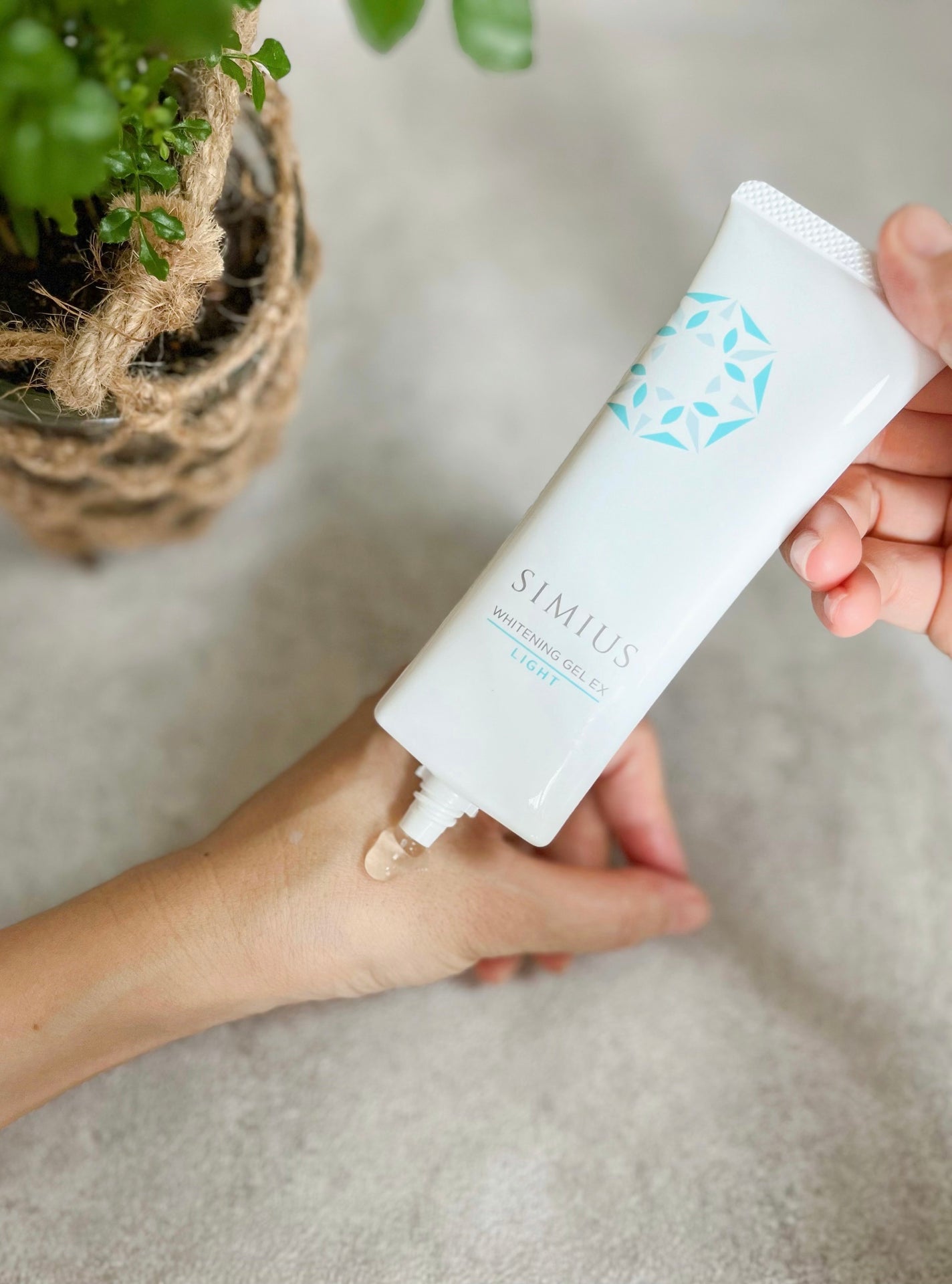 yuminsummer on LIPS 「美白ジェルといえば…シミウスの薬用ホワイトニングジェルEX ..」(2枚目)