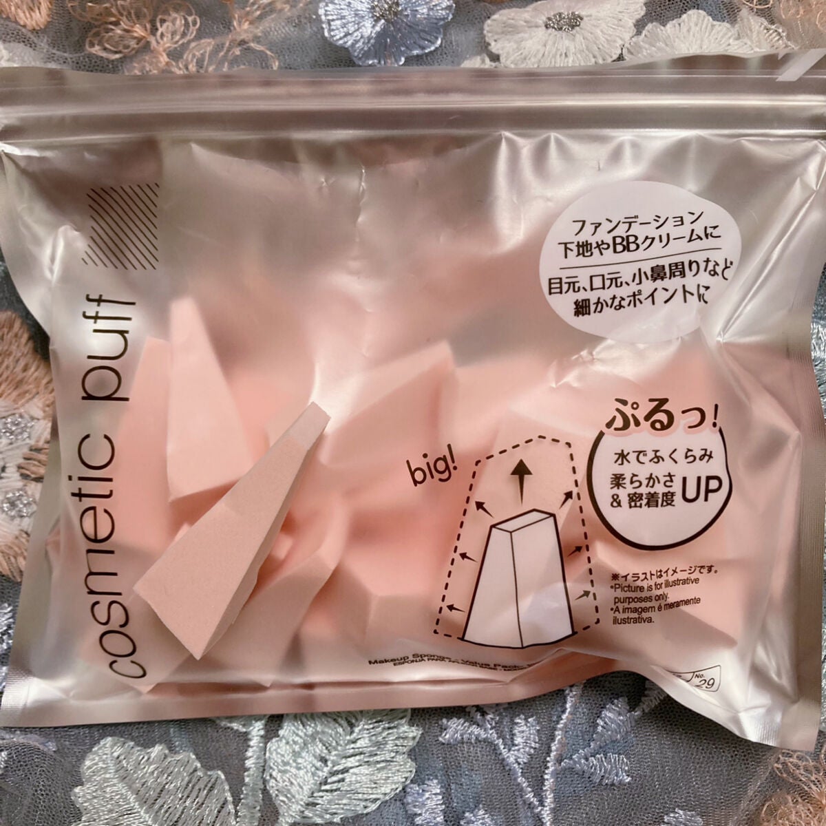 メイクアップスポンジ(バリューパック ウェッジ型 30個)/DAISO/パフ・スポンジを使ったクチコミ(1枚目)