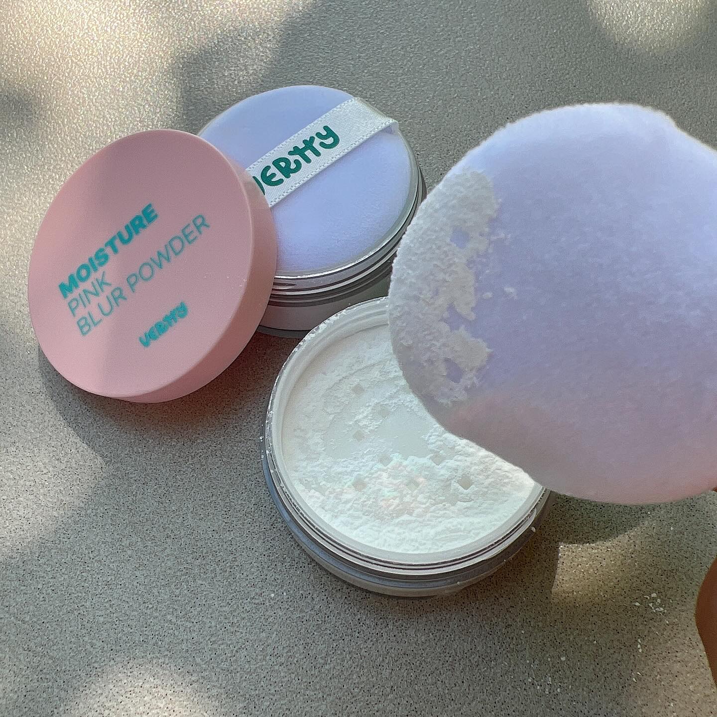 モイスチャーピンクブラーパウダー/Vertty/ルースパウダーを使ったクチコミ（2枚目）