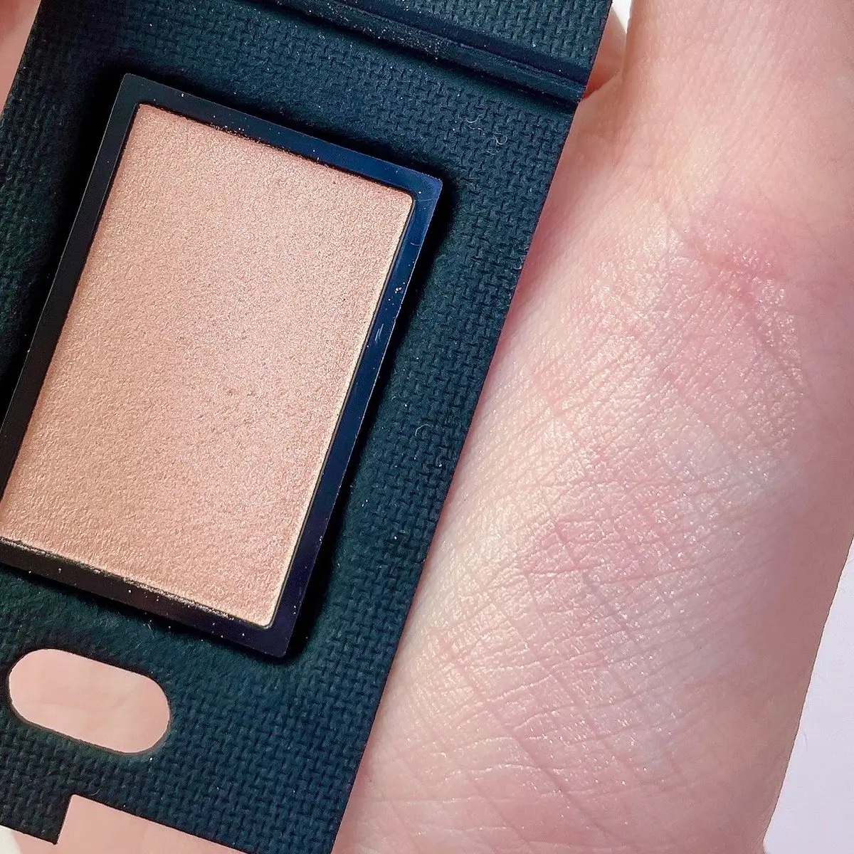 ヴァティック アイズ 25 クラッシィピンク/Celvoke/単色アイシャドウを使ったクチコミ（2枚目）