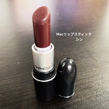 最近買ったお気に入りのMACミニリップスティック
色味は#シン
このリップは暗い色で紫に赤と黒を足したような色味で暗い色味のリップを探してる人にはめっちゃおすすめの一本‼️
ミニリップだから持ち運びにも