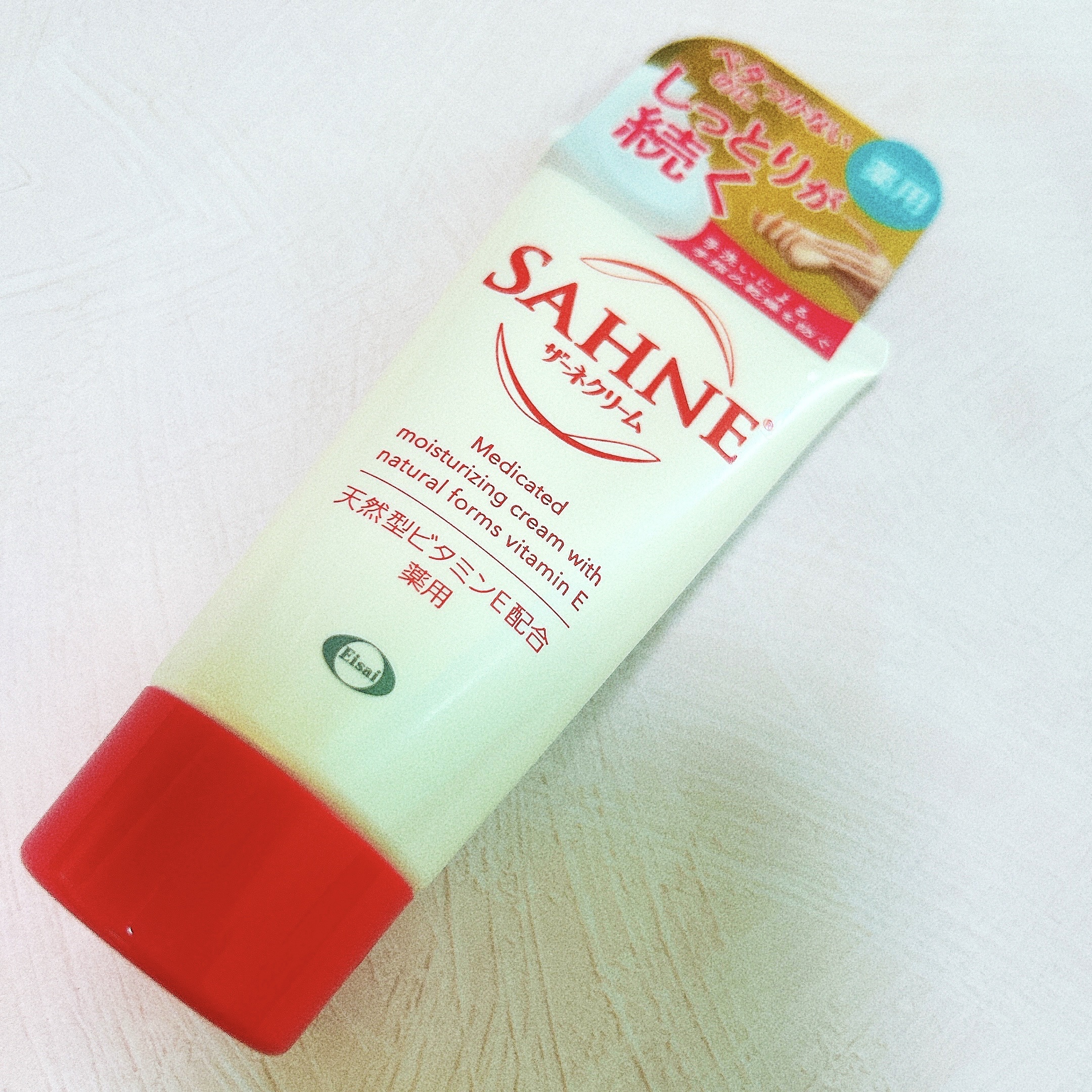 ザーネ♡ザーネメディカルクリーム医薬品¥660 
ベタつかないのにしっとりが続く♪

水仕事で手荒れがきになるので、ハンドクリームは必需品です🙏
こっくりしたテクスチャなのにしっかりと伸びてくれて、ベタつかないのでとても良いです♡
香りも