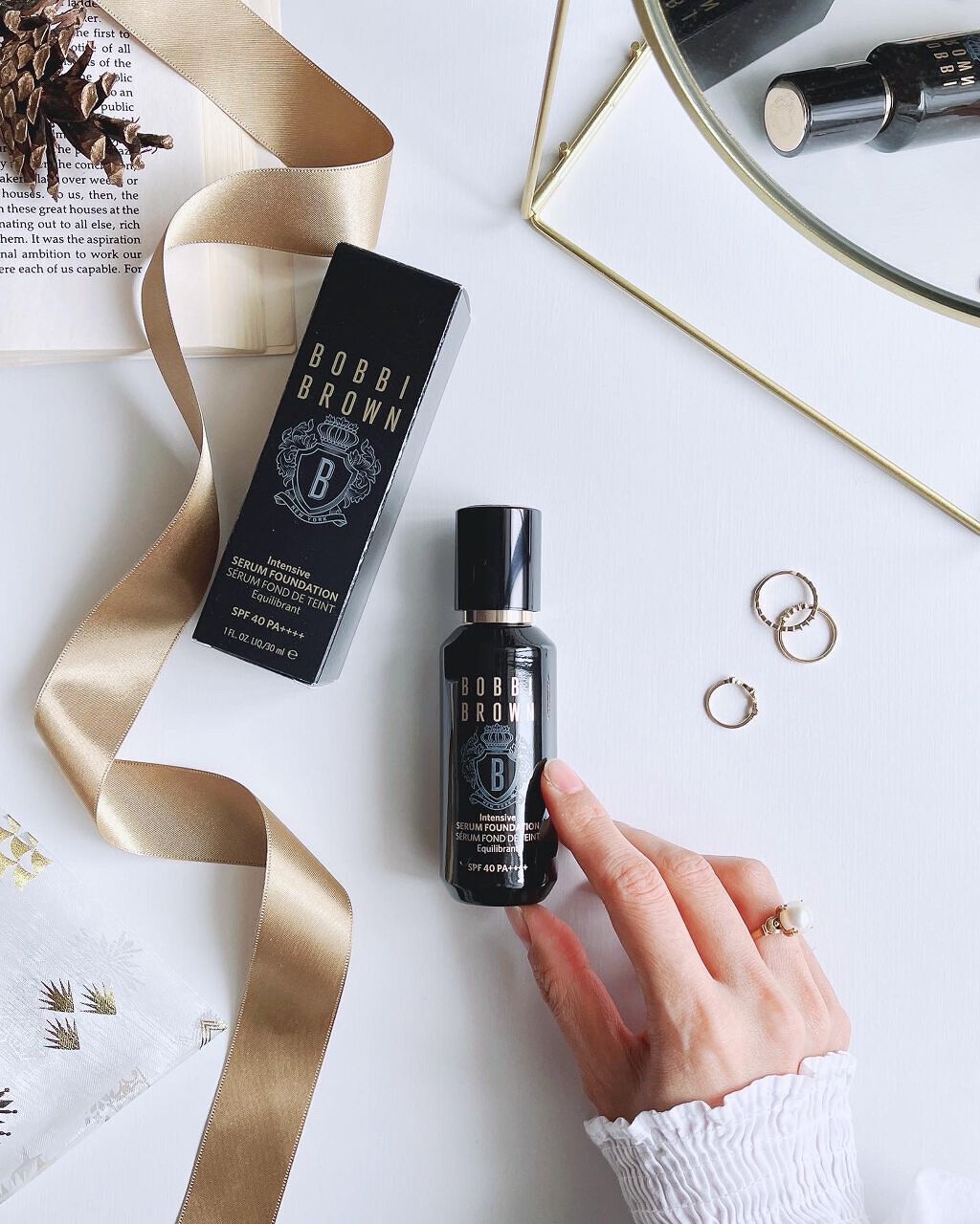 ずーっと使ってみたかった
ボビイブラウンの
美容液ファンデーション❣️
⁡
とにかく伸びが良い😳💓
スーッて伸びて薄付きなのに
しっかりカバーもしてくれる🤩❤️
（最後の動画でもわかると思うけれど
手の古傷の痕カバーしてくれてる🥺）