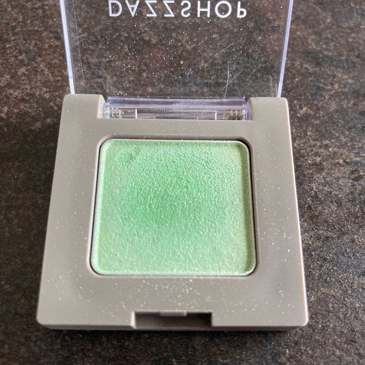 アリュールド シングル アイシャドウ/DAZZSHOP/単色アイシャドウを使ったクチコミ（2枚目）