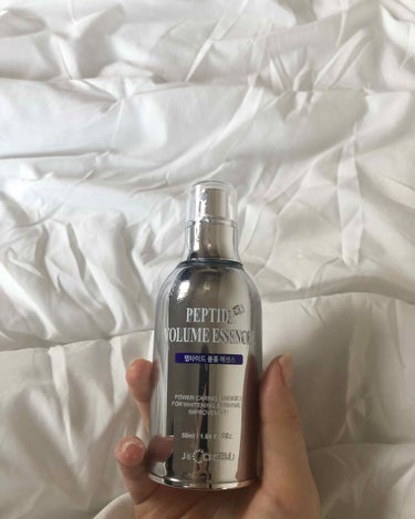 [skincare]
dr.peptide  peptide volume essence

青色のクリームで塗るとだんだん泡に変化する美容液！
全ての肌タイプに使えるみたいです❤︎
感じた効果はトーン