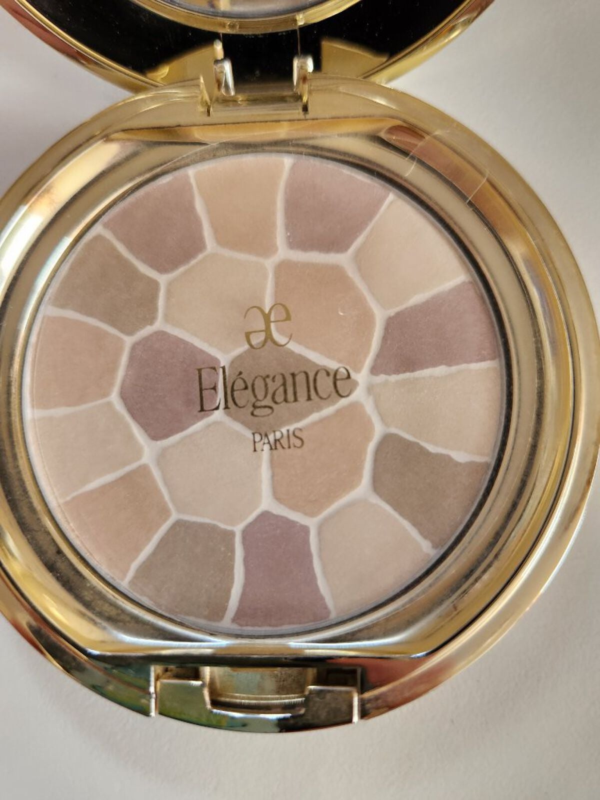 ラ プードル オートニュアンス/Elégance/プレストパウダーを使ったクチコミ(1枚目)