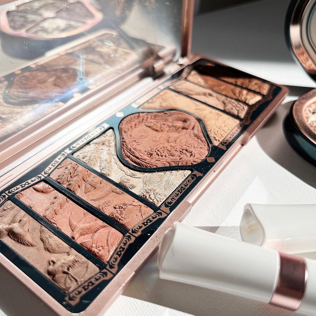 牡丹鏤月浮雕 百鳥朝鳳/花西子/アイシャドウパレットを使ったクチコミ(3枚目)