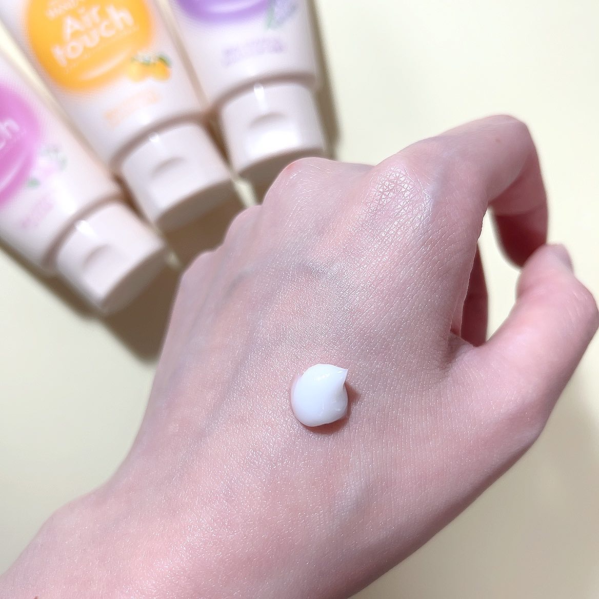 ハンドベールエアタッチ レモンフラワーの香り/メンソレータム/ハンドクリームを使ったクチコミ（2枚目）