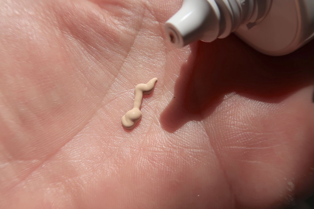 ミスクレオ on LIPS 「BBを初めて使った時かなりオイルギッシュで厚塗り感があってどう..」(4枚目)