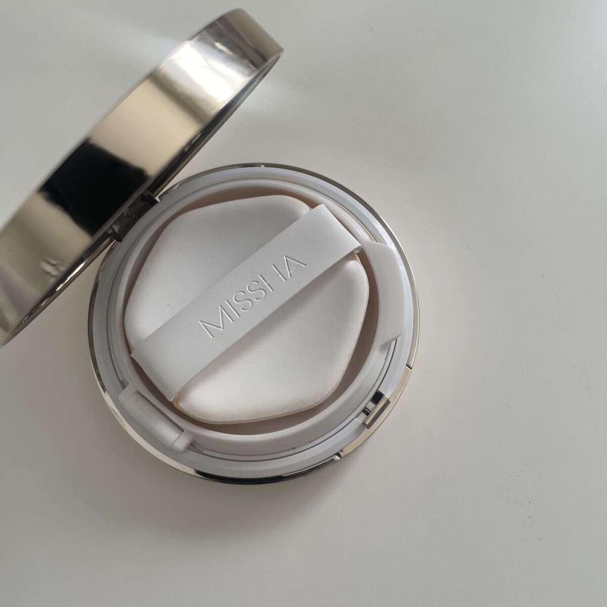 グロウ クッション ライト ＜ライトタイプ＞ NO.23　自然なミディアムベージュ/MISSHA/クッションファンデーションを使ったクチコミ（2枚目）