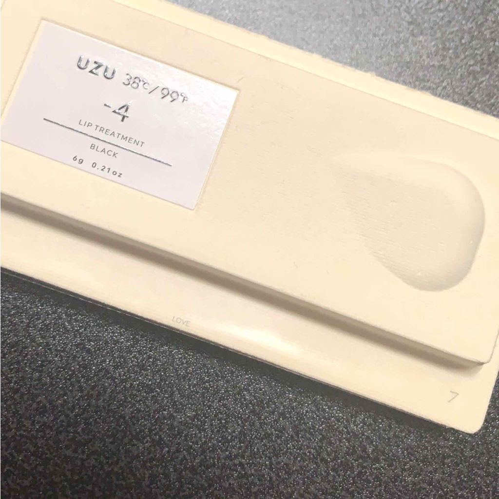 とんちゃん on LIPS 「赤系のリップの上に重ねて塗ると少し暗くなる。真っ黒になるわけで..」(1枚目)