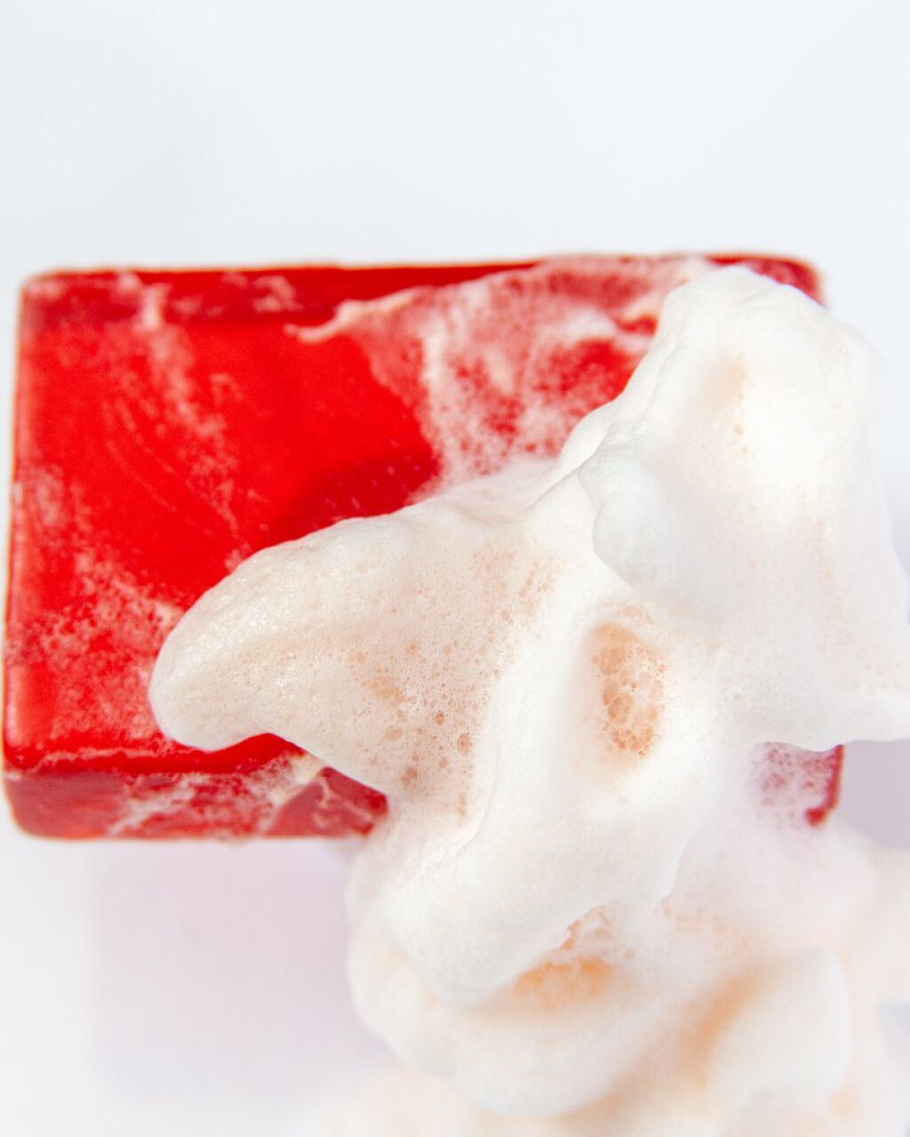 プラスキレイ ピールソープ AHAのクチコミ「⠀
脂っぽさもスッキリ✨⠀
⠀
プラスキレイ
ピールソープAHA（赤）
⠀
⠀
⠀
最近、過剰.....」（2枚目）