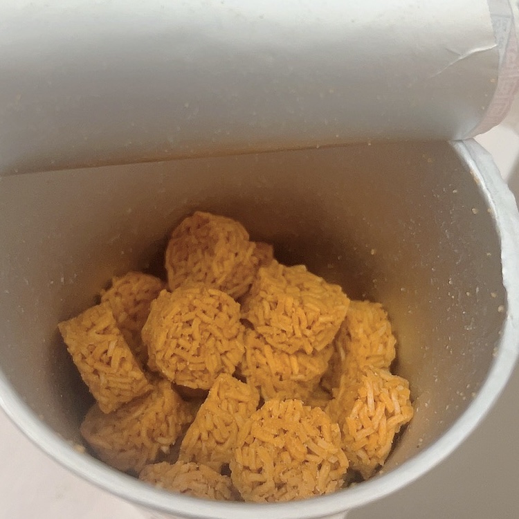 コロパク 辛そうで辛くない少し辛いラー油味/おやつカンパニー/食品を使ったクチコミ（2枚目）