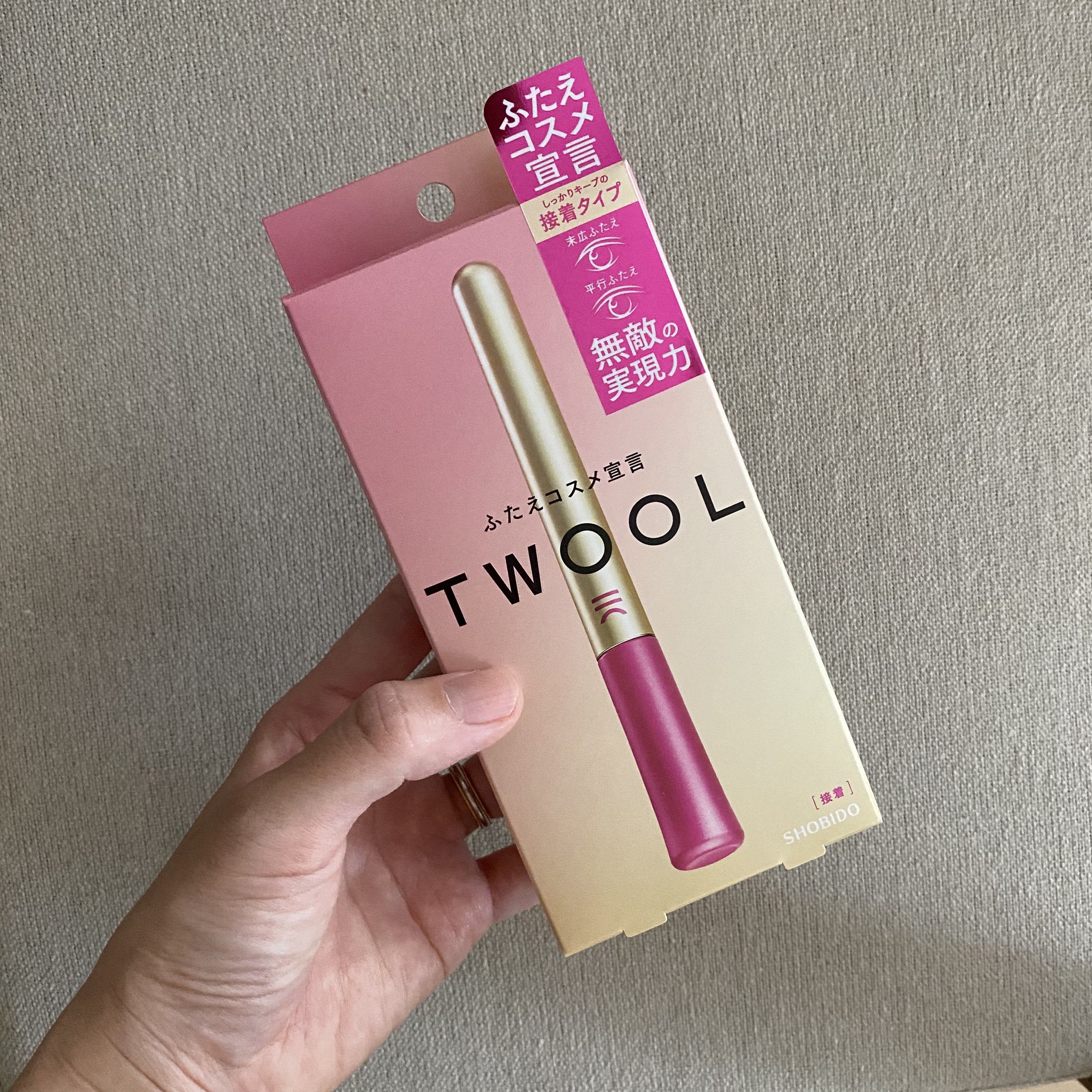 LIPSを通してTWOOL様の
TWOOL ダブルアイリッドグルーをお試しさせていただきました📙


アイプチって昔はよく使用していたけど
気付けば あまり使用しなくなり 久しぶりの使用で
とってもわくわく😳🤍


最近の二重コスメっ