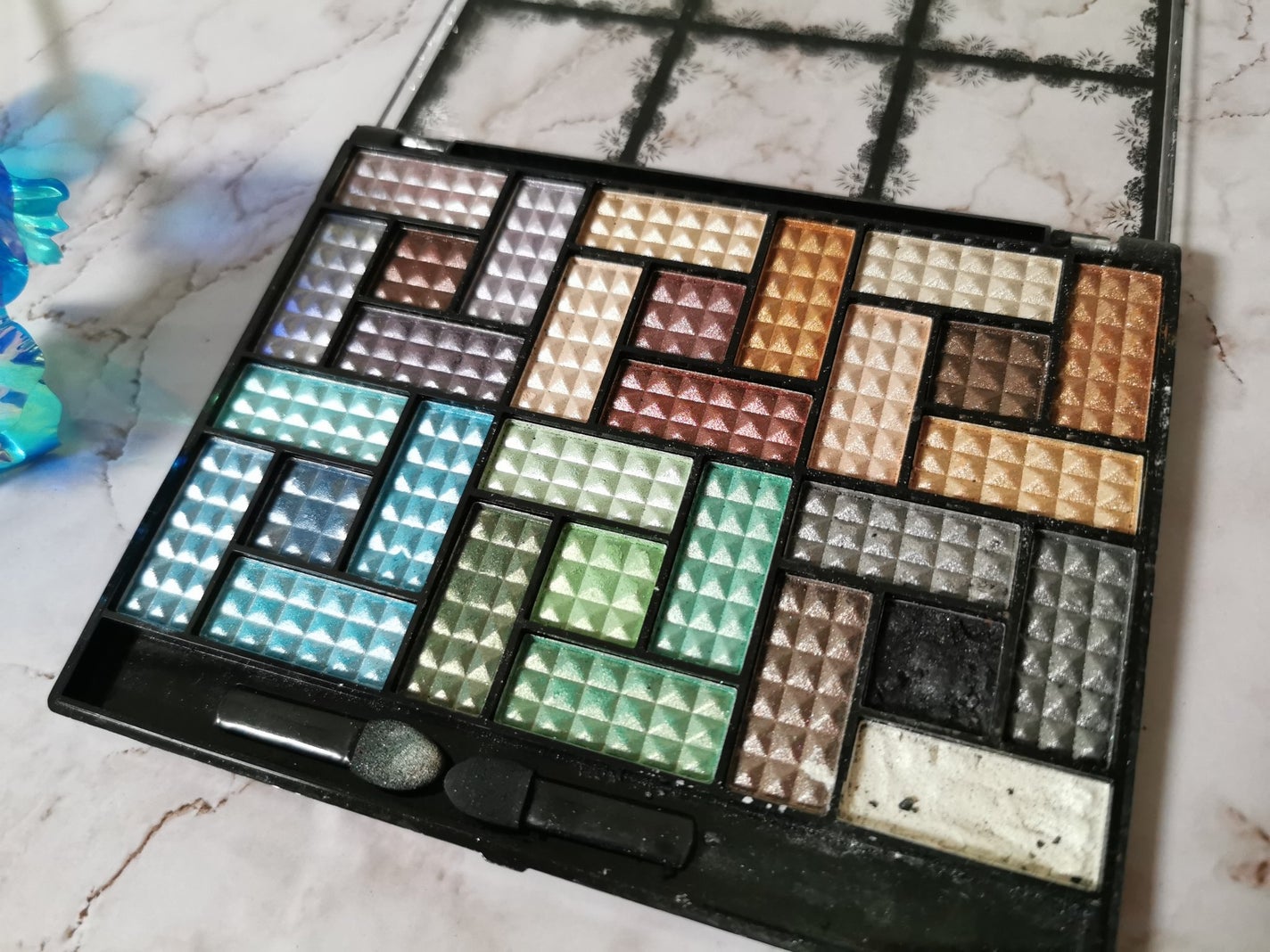 30COLORSEYESHADOWPALETTE/Dolly Angel/アイシャドウパレットを使ったクチコミ(2枚目)