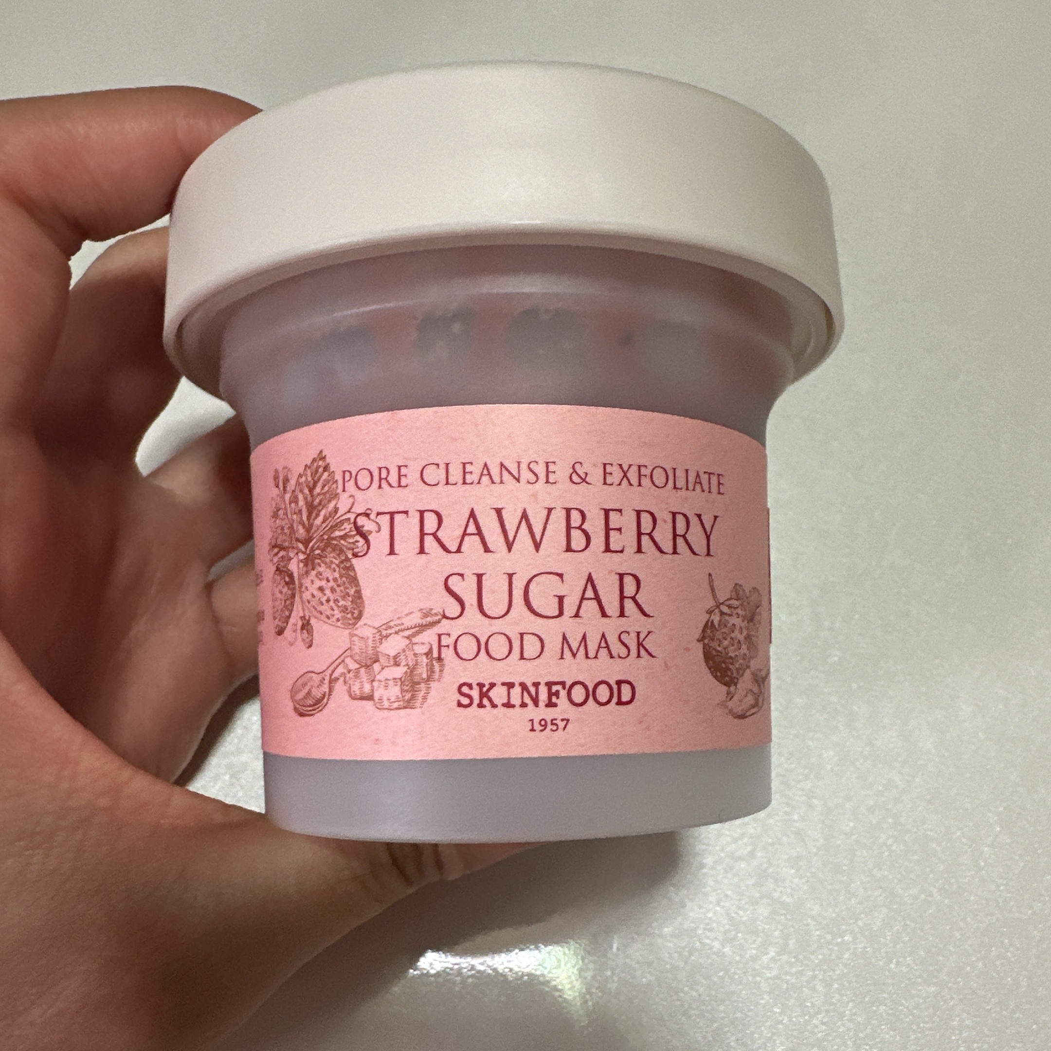 SKINFOOD ストロベリーシュガー フードマスクのクチコミ「SKINFOOD ストロベリーシュガー フードマスク


Qoo10のスキンフード公式で購入し.....」（2枚目）