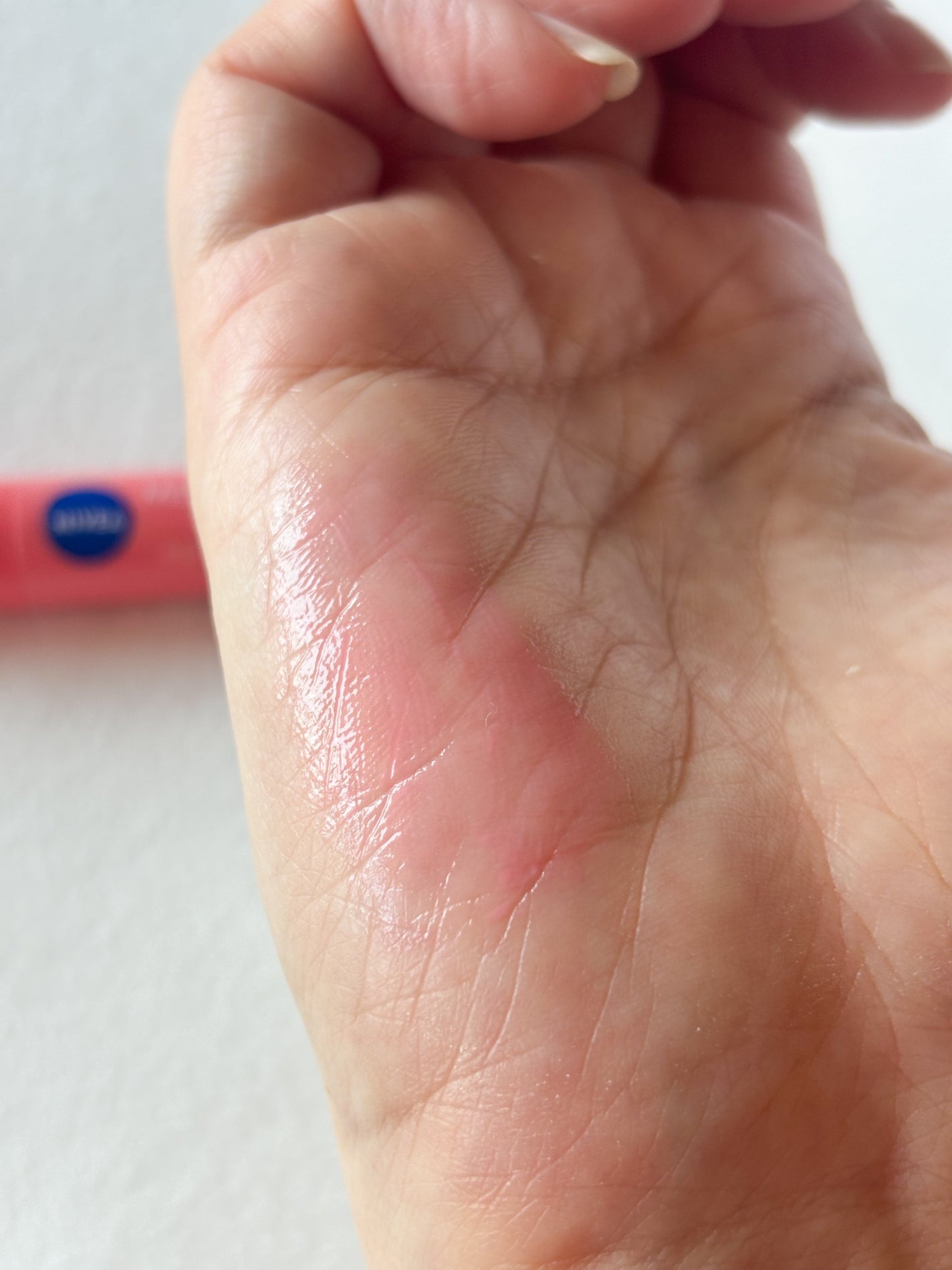 モイストピュアカラーリップ/ニベア/リップクリームを使ったクチコミ(3枚目)