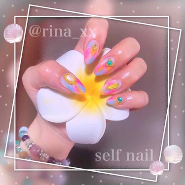 🎀セルフネイル

夏っぽく～🌞🌴🌺✨
塗りかけネイルたのしい🌈

ピンク オレンジ 水色 白
＋ラメ

色々重ねてパーツも10本全部に乗せた💗




#ネイル #セルフネイル #夏ネイル
#ジェルネイ