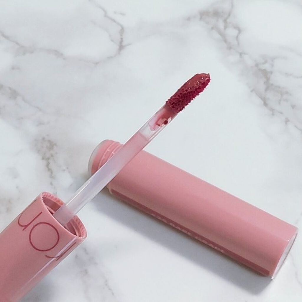 ジューシーラスティングティント/rom&nd/リップティントを使ったクチコミ（2枚目）