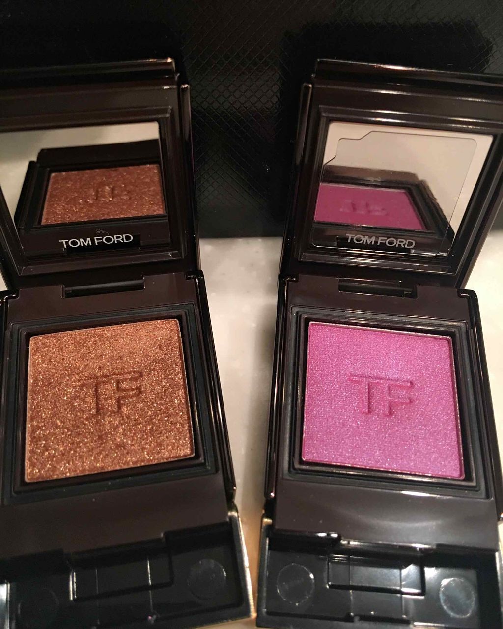 プライベート シャドウ 03 バイオレット ビニール (ビニール)/TOM FORD BEAUTY/単色アイシャドウを使ったクチコミ（1枚目）