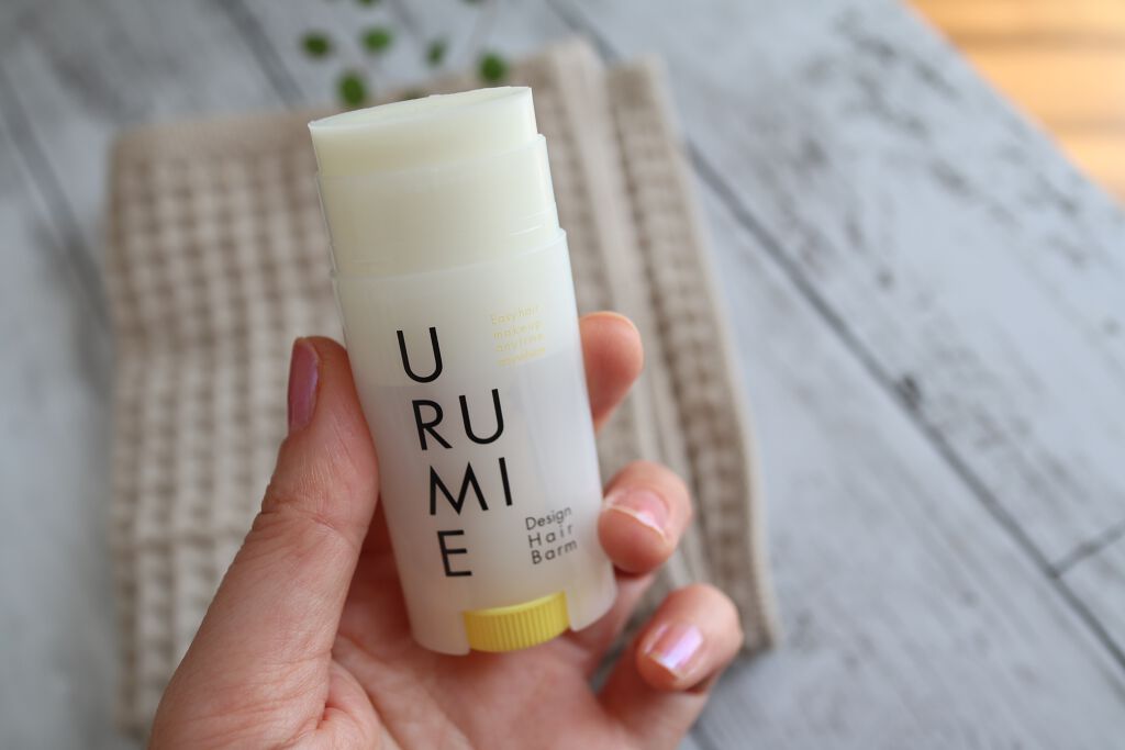 URUMIE デザインヘアバーム レモングリーンのクチコミ「くるくる回して、スティックのりみたいに出します。
フレッシュなレモングリーンの香り。

.....」（3枚目）