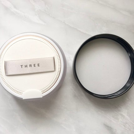 アドバンスドエシリアルスムースオペレーター ルースパウダー/THREE/ルースパウダーを使ったクチコミ(2枚目)